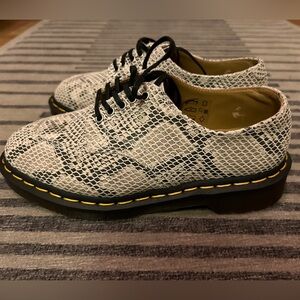 Dr. Martens Women's 2046 Snake Print Suede Python Print Oxford Shoes Size 5